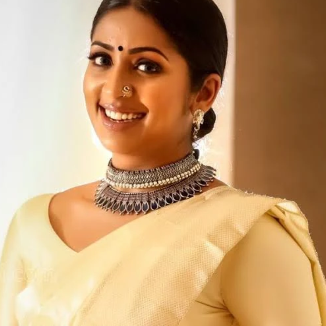 Malayalam actress : मलयालम एक्ट्रेस को विदेश में गजरा लगाना पड़ा भारी, भरना पड़ा लाखों का जुर्माना