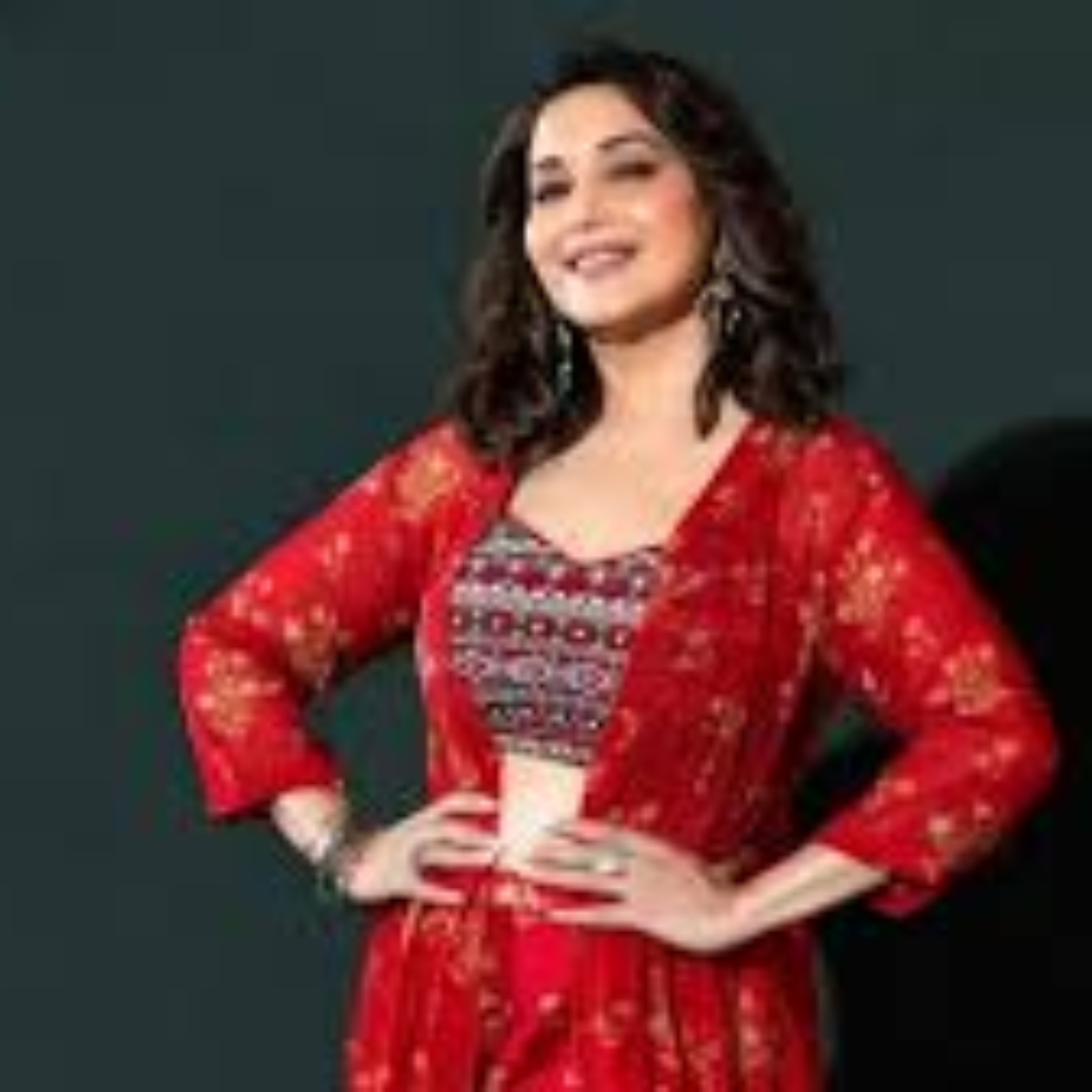 माधुरी दीक्षित: 8 साल की उम्र में किया था ऐसा कमाल, अखबार में छपी थी फोटो