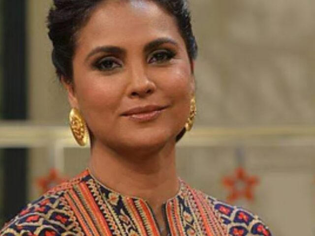 हमलों के बीच भारत लौटी लारा दत्ता, इस तरह हुई इमोशनल