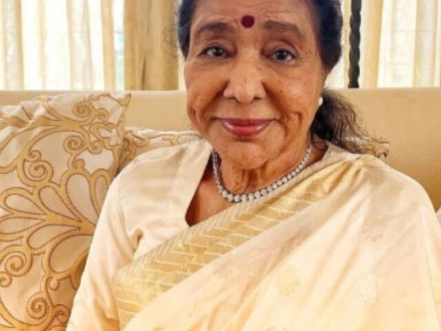 Asha Bhosle का 92 की उम्र में निधन, संगीत जगत में छाया शोक